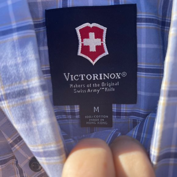 VICTORINOX button down shirt!! BNWOT SIZE M - Picture 2 of 3